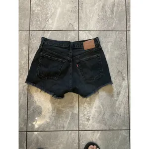 Levi's 501 Black Denim Distressed Cutoff Shorts Women's Size W27 thumbnail 3