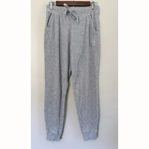 Alo Yoga Muse Sweatpants Women's Size S Heather Grey Ribbed Knit Joggers W5784R‎ thumbnail 3