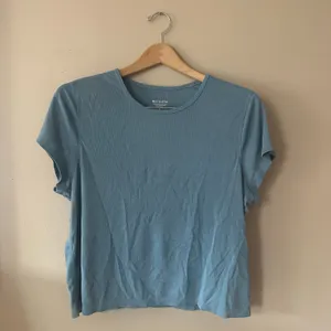 Athleta Ribbed Tee Shirt in Skylark Blue Size XL thumbnail 2
