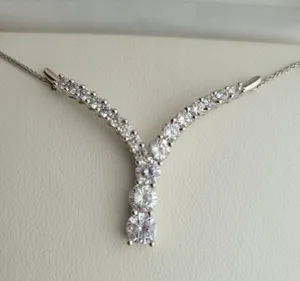 DIAMOND LUXE Sterling Silver Simulated Diamond V Shaped Journey Necklace 18" NEW thumbnail 3