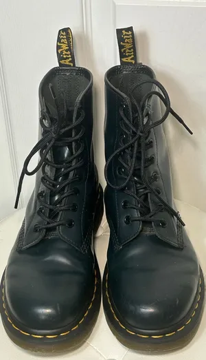 Dr Martens‎ 1460 Black Leather Combat Boots Classic 8 Eye Lace Up AirWair Size 7 thumbnail 1