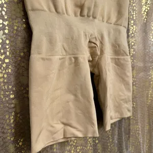 Spanx Assets Shaping Shorts Size Medium Light Beige Hi Waisted Compression thumbnail 6