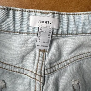 Forever 21 90s Fit Light Wash Distressed Wide Leg Jeans Size 30 Blue‎ Baggy thumbnail 7
