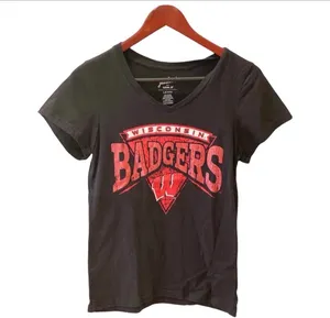 Retro Wisconsin Badgers Vneck Short Sleeve Shirt Black Red Collegiate S M thumbnail 2