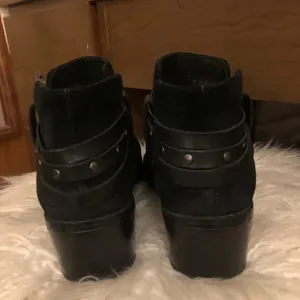 Clarks Black Suede Studded Leather Heel Booties Boho Western ankle boots thumbnail 5