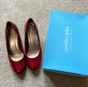 Comfort plus Red Heels thumbnail 1