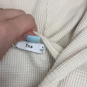 Aritzia TNA Waffle Knit Crop Hoodie Size 2 thumbnail 3