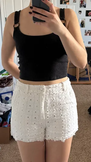 Le lis White High Waisted Shorts thumbnail 3