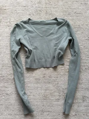 Brandy Melville Sage Cropped V-Neck Long Sleeve Top (One Size) thumbnail 3