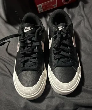 Nike Court Legacy Lift Women’s thumbnail 1