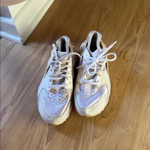 Nike Women’s Sneakers in Cream / White thumbnail 2