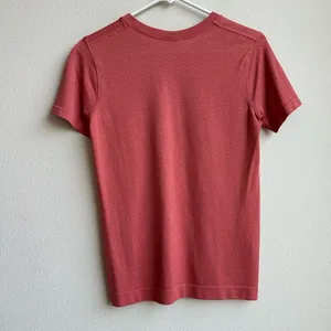 Lululemon Shirt Women's 6 Pink Coral Breeze By Top Short Sleeve Seamless Logo thumbnail 3