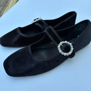 Juicy Couture Black Velvet Bijoux Mary Jane Flats NWOT Womens 7.5 thumbnail 2