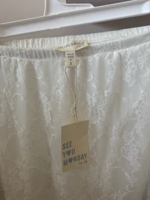 NWT White Lace Skirt with Shorter Skirt Underneath thumbnail 3