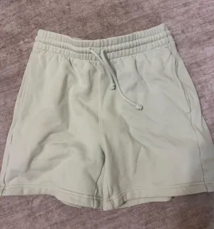 aritzia tna boyfriend shorts light green size medium thumbnail 1