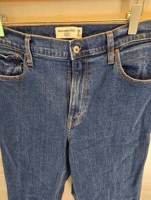 {29/8} Abercrombie & Fitch The Mom Hifh Rise Blue Jeans thumbnail 5
