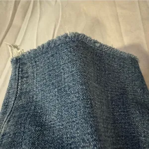 Abercrombie Women’s Size 10/30 “The Mom” High Rise Med Wash Jeans With Raw Hem thumbnail 2