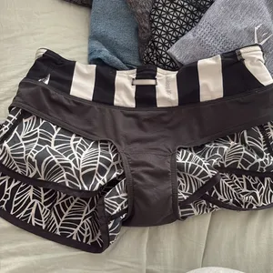 Lululemon Speed Up Shorts 3” Inseam Black White Palm Leaves Size 4 Shorts thumbnail 7