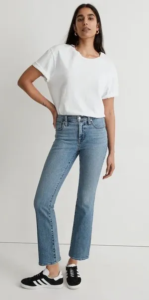 ✨ Madewell Mid-Rise Kick Out Jeans - Size 26P (Petite) ✨ thumbnail 1