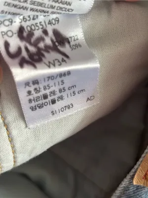 Levi’s Denim Shorts Size 34 thumbnail 3
