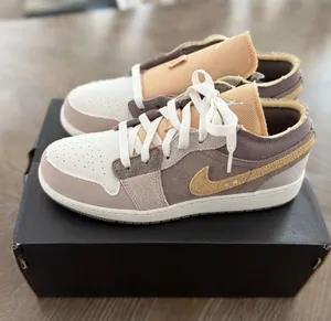Nike Size 6.5Y- Womens 8 Jordan 1 Low SE Craft Inside Out DZ4465 200 thumbnail 1