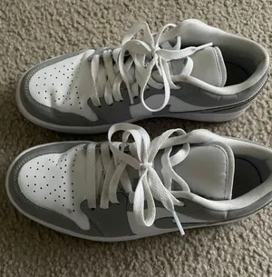 Nike Air Jordan 1 Wolf Gray thumbnail 3