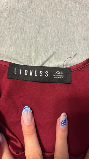 Lioness Top - red/burgundy linen thumbnail 2