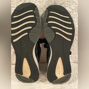 Women’s Adidas Bounce Size 8 thumbnail 4