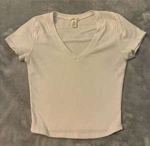 Women’s Bozzolo Brand Cozy Ribbed Cropped V-Neck Tee - White Size Medium thumbnail 1
