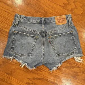 Levis 501 Original Lt Wash Distressed Denim Shorts High Rise Cut Offs Button Fly thumbnail 2