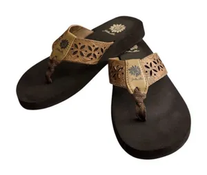 Yellow Box Shanda Sandals Womens 7.5 Brown Leather Flower Die Cut Straps thumbnail 1