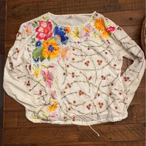 ANTHRO | TINY Embroidered Floral‎ Blouse thumbnail 2