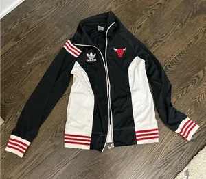 Chicago Bulls Light Jacket Size M thumbnail 1