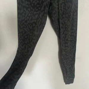 Lululemon Align High Rise Camo Leopard Print Leggings Size 4 Black Gray thumbnail 4