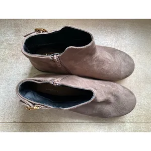 Comfortview Brown Suede‎ Ankle Boots Gold Buckle NYC Streetwear Boho Indie 9 thumbnail 2