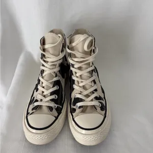Converse Chuck Taylor Cow Print High Top Unisex Men’s 6/ women’s 8(B141)✨ thumbnail 3