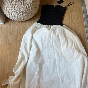 Vega Maxi Dress in Black & White thumbnail 7