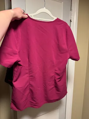 FIGS Scrub Top Casma Three-Pocket Dark Magenta thumbnail 2
