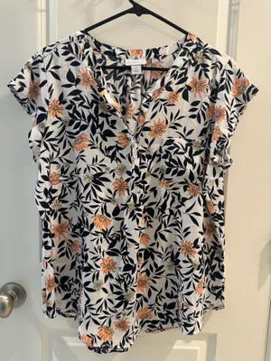 Liz Claiborne thumbnail 1