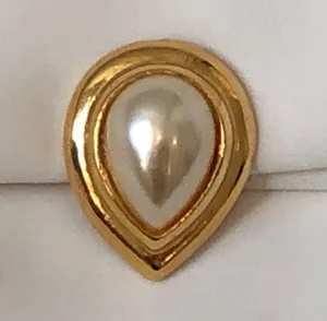 Lovely Vintage Clip On Earrings Gold Tone W Faux Pearl Cabochon thumbnail 4