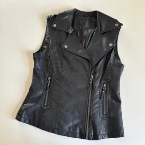 Max Studio Black Faux Leather Moto Vest Full Zip Women’s Small Streetwear Biker thumbnail 7