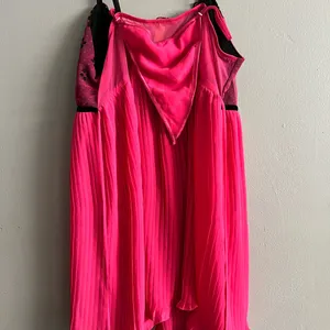 New Women’s Flora Nikrooz Hot Pink and Black Lace Chemise & Thong Lingerie Set thumbnail 2