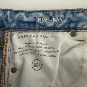 American Eagle Mom Jeans‎ Light Wash Distressed Ripped Denim Womens 6 Stretch thumbnail 10
