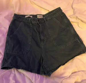 Universal Threads Green Shorts thumbnail 1