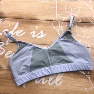 Alo Sports Bra Size Medium thumbnail 2