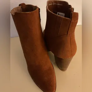 Blondo women suede Chelsea waterproof Cognac Suede Ankle Booties size 9.5 thumbnail 2