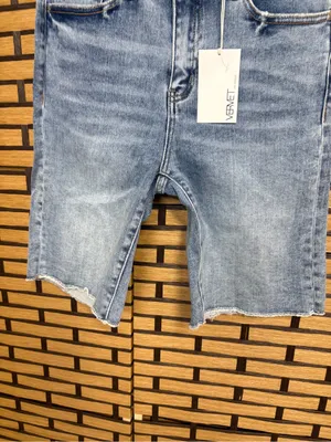 Vervet Valerie Bermuda Jean shorts size medium thumbnail 3