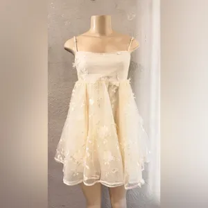 The Vintage Shop Cream Spaghetti Strap Floral Bridal Gown Size S thumbnail 2