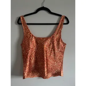 Victorias Secret Satin Tank Top Orange Red Leaf Print Scoop Neck Camisole Medium thumbnail 2