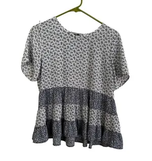 Paper Crane Womens Tiered Floral Top Green boho Blouse Medium M thumbnail 3